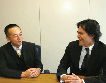 XML DB 特別対談。左：東京証券取引所 吉田 司氏　右：サイバーテック 橋元